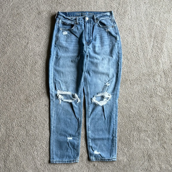 AE Distressed Mom Jean - Picture 5 of 10